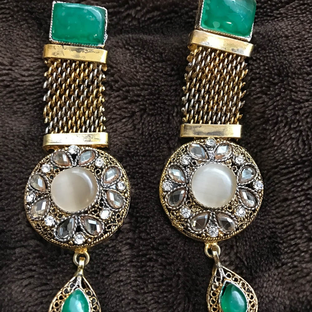 Earings beautiful custom made green and zircon